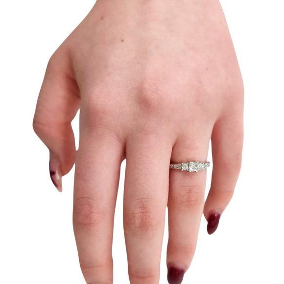 14K Gold Diamond Engagement Ring - Picture 1 of 3